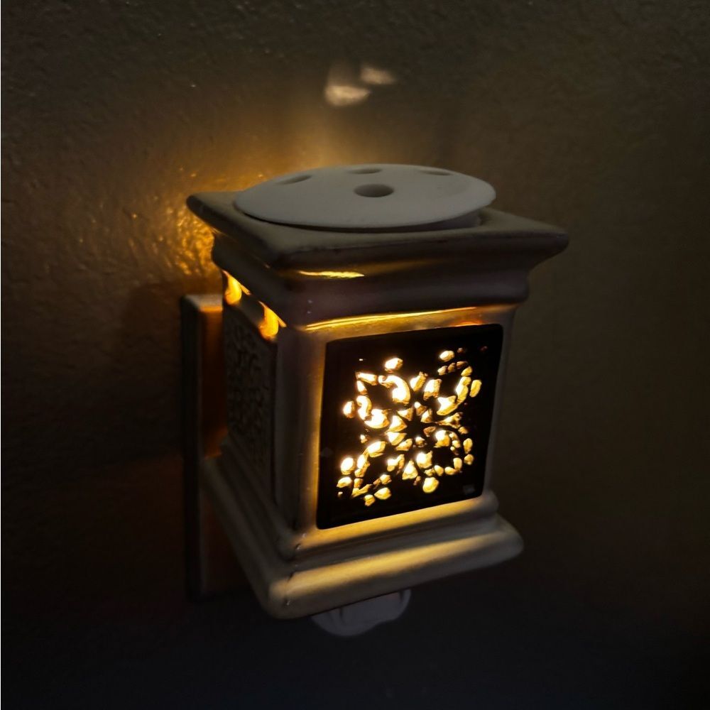 Ceramic Plug-In Wax Warmer Night Light Fragrance Melter Decorative Wall Outlet